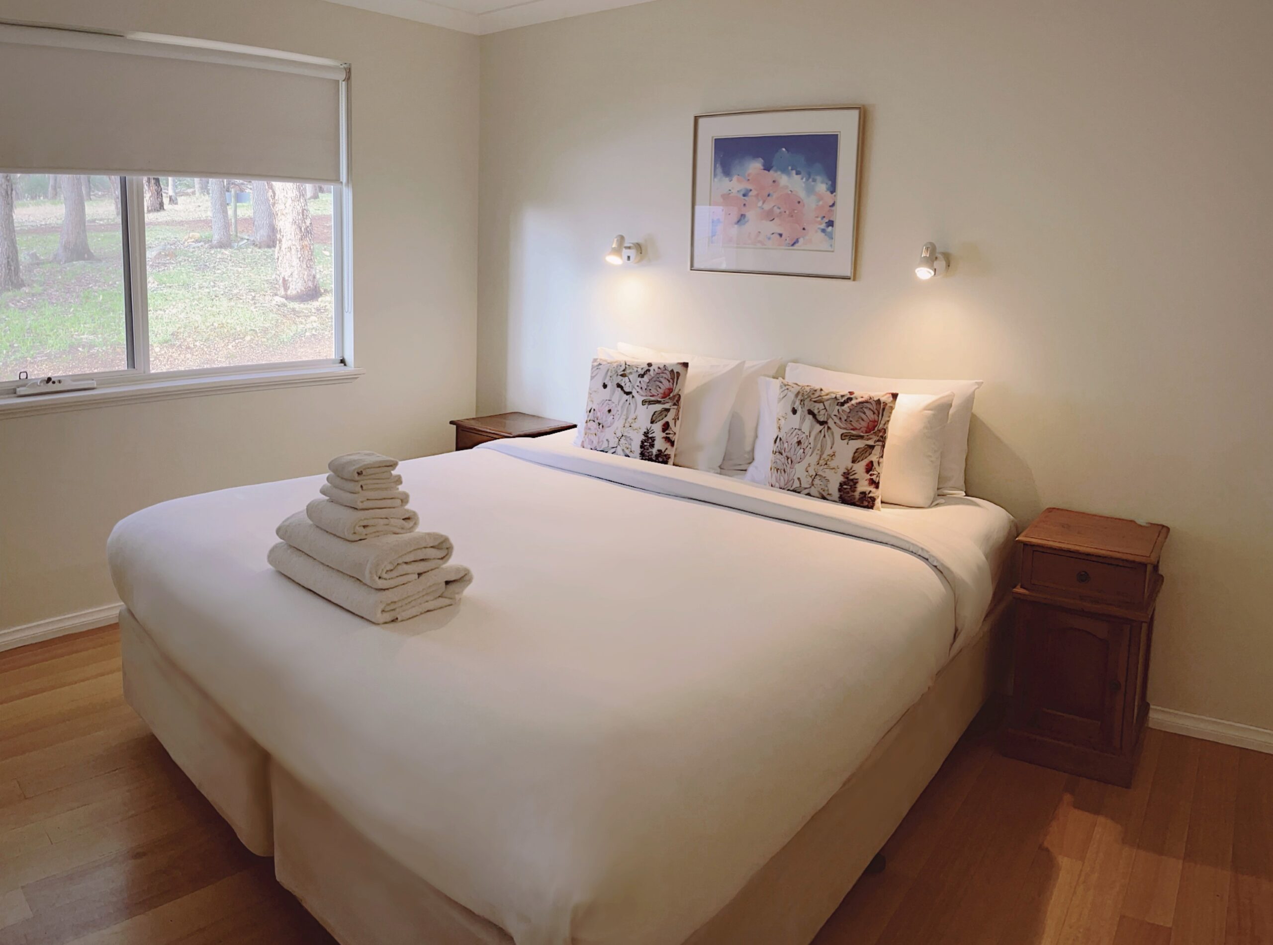 Dragonfly-Cottage-King-Room-scaled